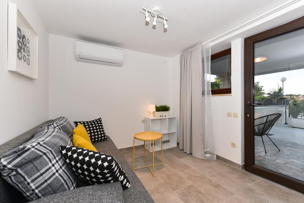 Mediterraneo Garden Apartments Petrcane Ngoại thất bức ảnh