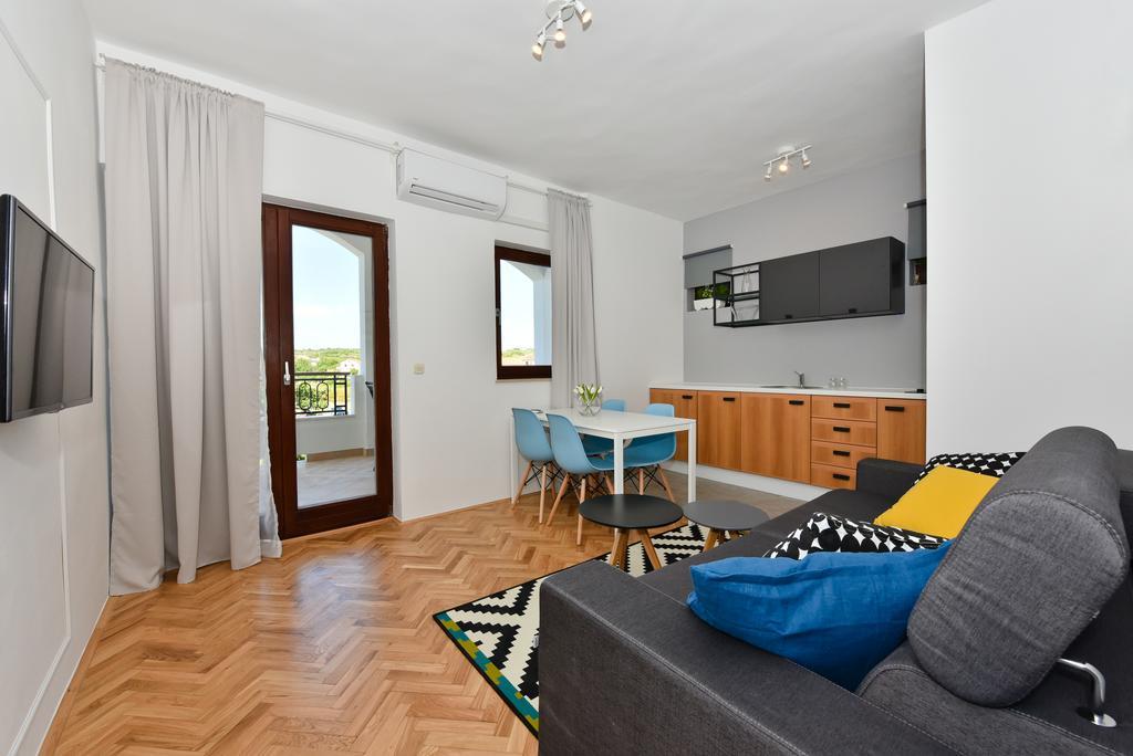 Mediterraneo Garden Apartments Petrcane Ngoại thất bức ảnh