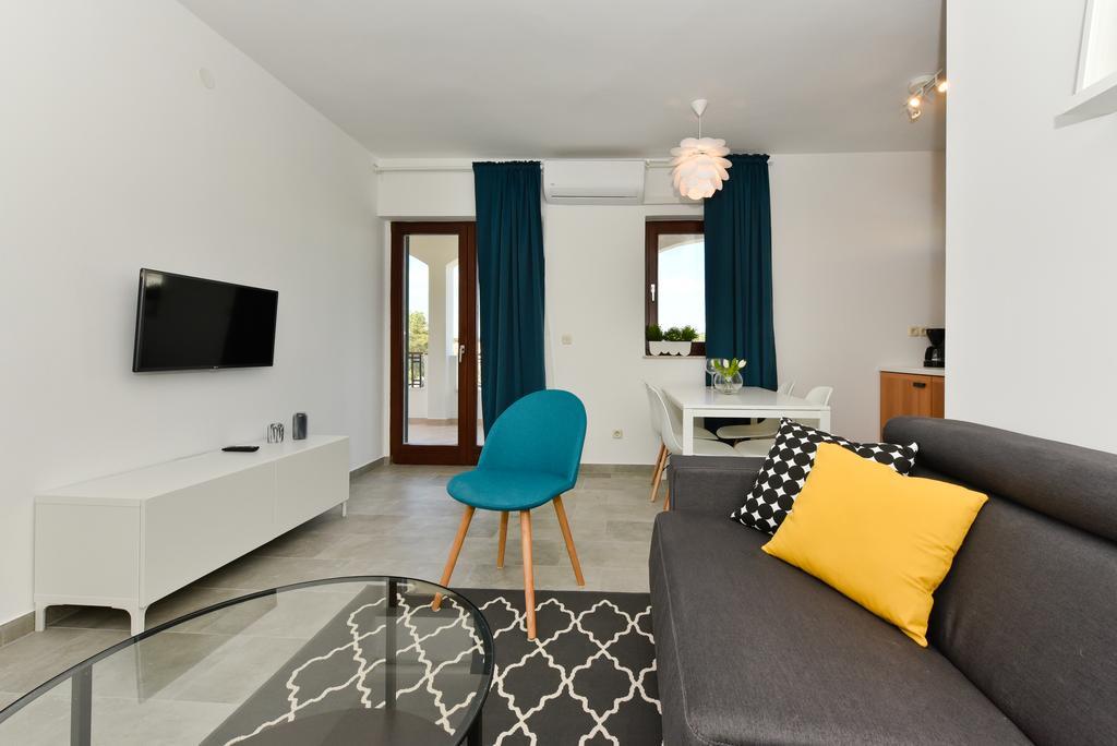 Mediterraneo Garden Apartments Petrcane Ngoại thất bức ảnh