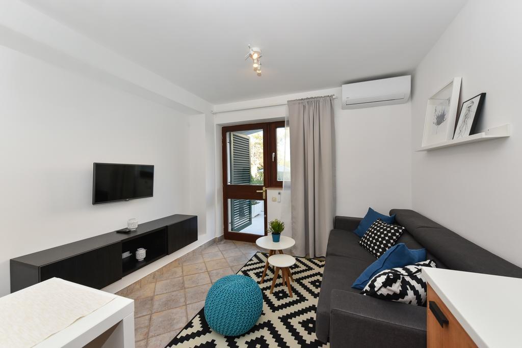 Mediterraneo Garden Apartments Petrcane Ngoại thất bức ảnh