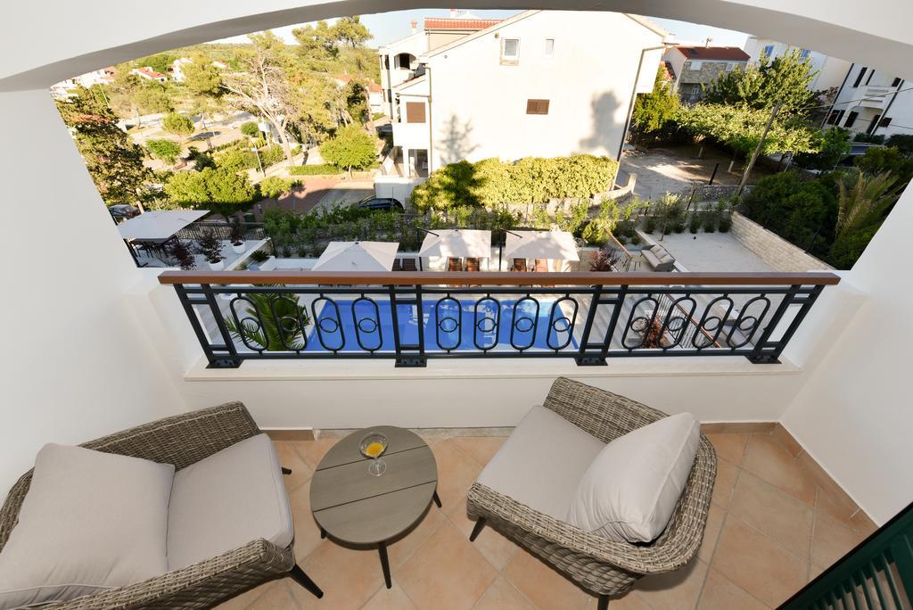 Mediterraneo Garden Apartments Petrcane Ngoại thất bức ảnh